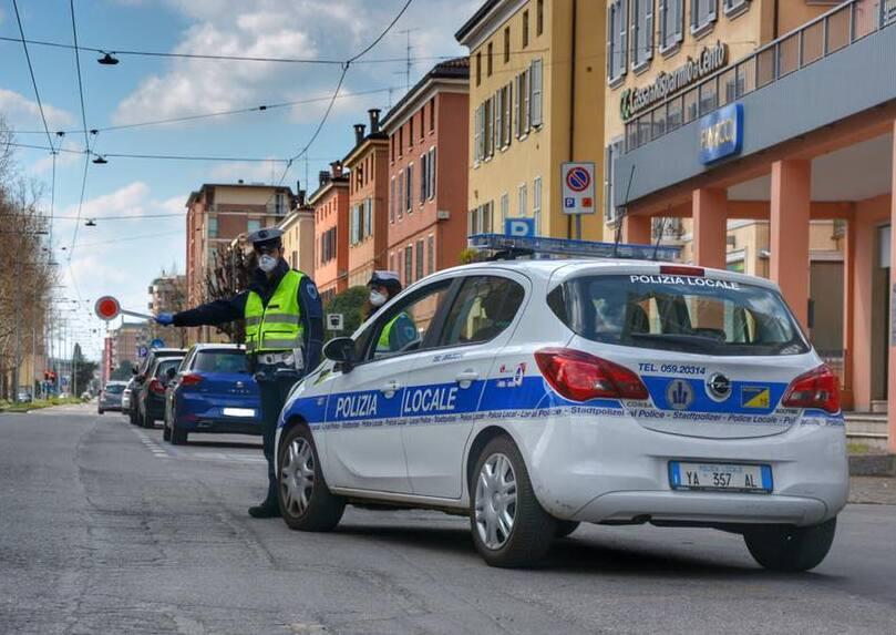 Fugge lasciando il ferito a terra: denunciato un 57enne modenese 