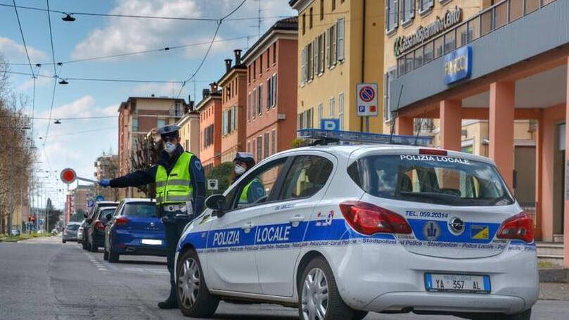Fugge lasciando il ferito a terra: denunciato un 57enne modenese