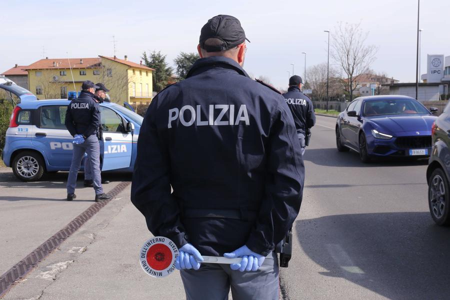Modena, ubriaco calcia e ferisce un poliziotto