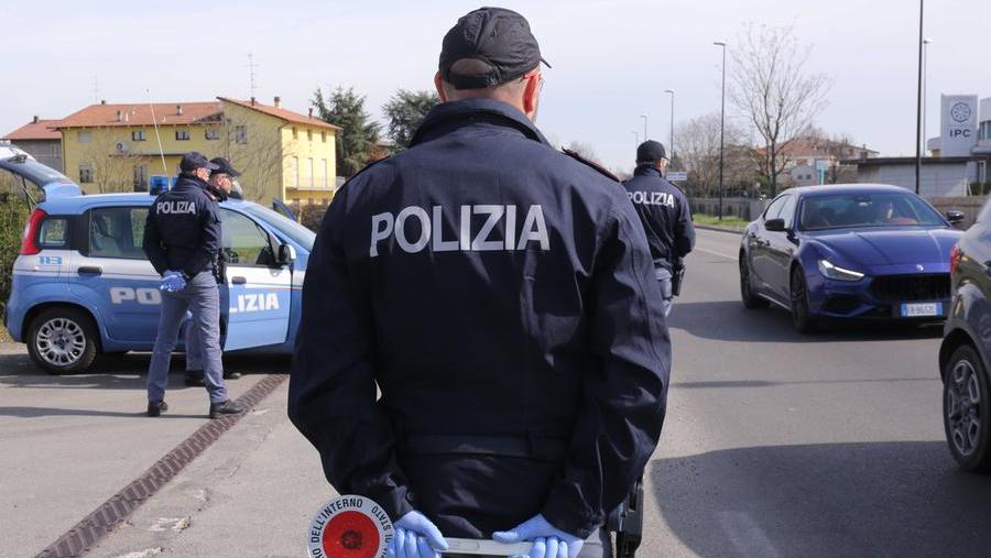 Modena, ubriaco calcia e ferisce un poliziotto