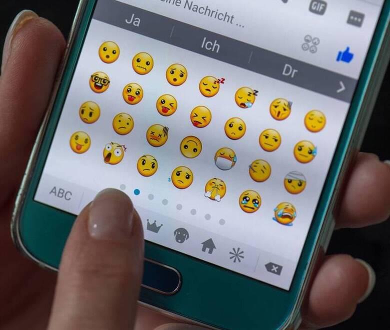 Dal sorriso al pianto: la parola diventerà sempre più emoji