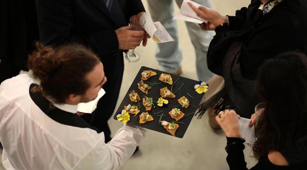 Pistoia, voucher di 700 euro per chi lavora in imprese di commercio e servizi