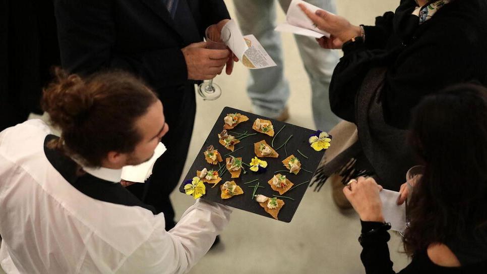 Pistoia, voucher di 700 euro per chi lavora in imprese di commercio e servizi