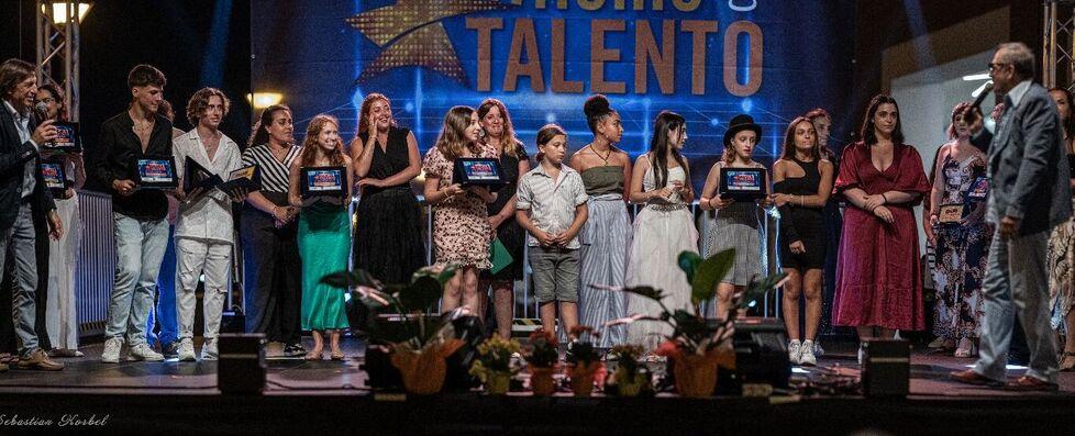 Che spettacolo le Officine del Talento alla livornese: vince Egle Goimbaule, applausi per tutti<br>
