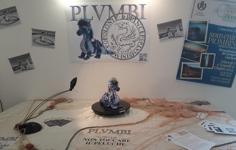 Piombino, revocato il premio di 2mila euro: il peluche Plvmbi non è original