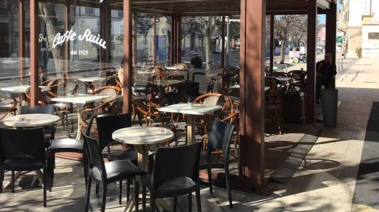 Il dehor del bar Ruiu sul corso Matteotti