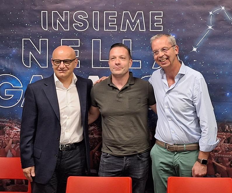 Da sinistra il direttore generale del Pistoia Basket Ettore Saracca, Paolo Moricci e il presidente biancorosso Massimo Capecchi