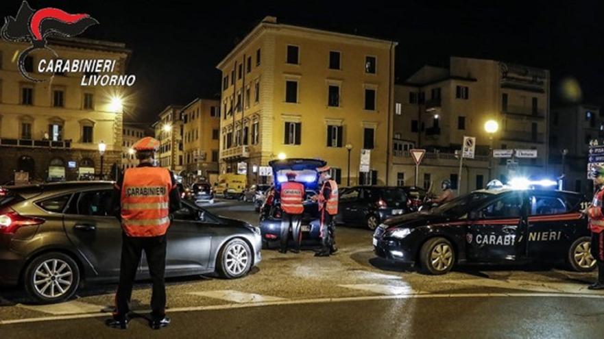 Carabinieri in piazza della Repubblica (foto d'archivio)