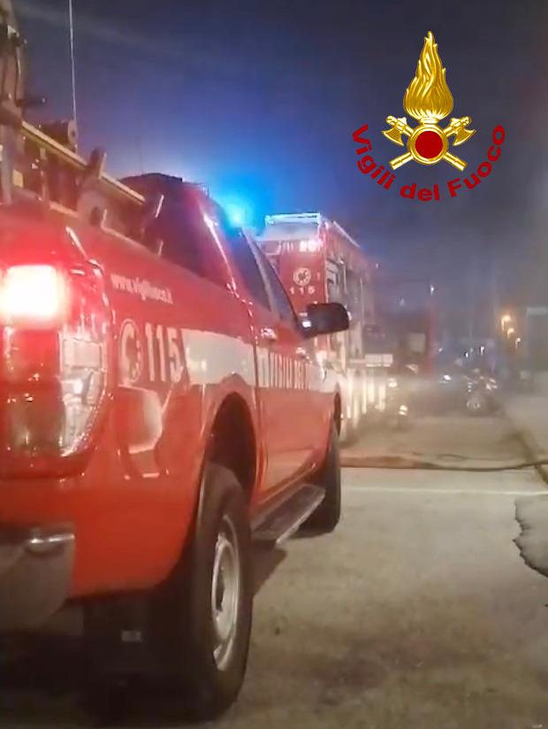 Incendio nella notte a Scali Cicli