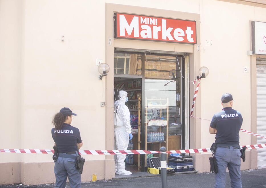 Spari in centro a Livorno, parla il negoziante appena arrivato in Italia: «Ho paura, forse lascio Livorno»<br>
