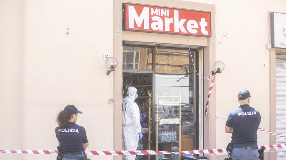 Spari in centro a Livorno, parla il negoziante appena arrivato in Italia: «Ho paura, forse lascio Livorno»<br>