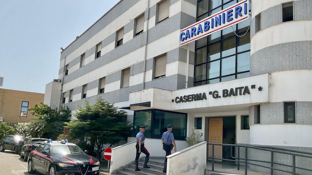 Alghero, rubava ai turisti alle Bombarde: a casa sua trovato il “tesoro”