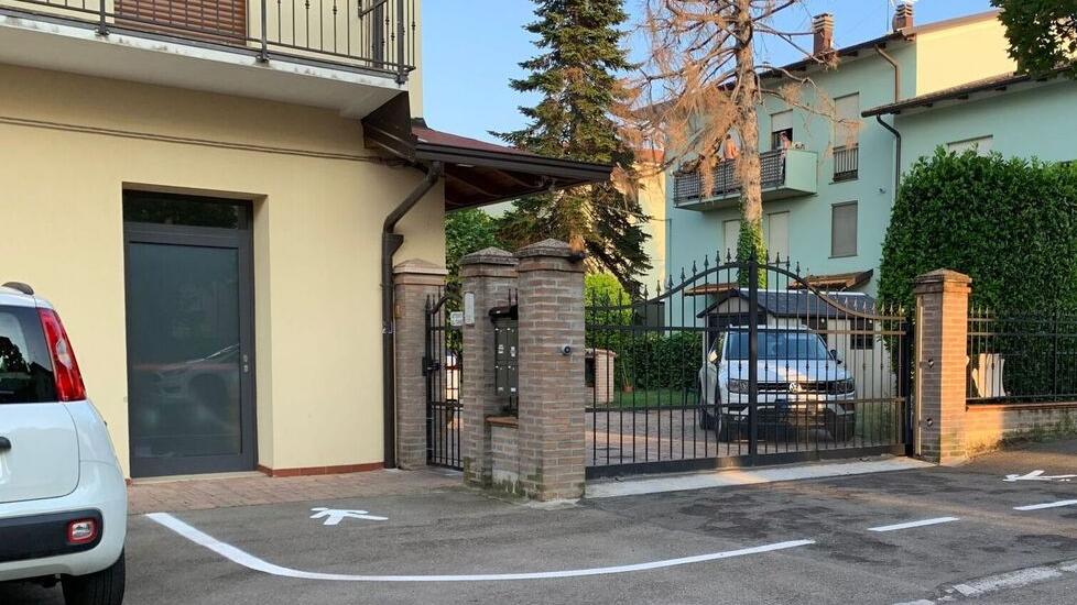 San Cesario, la protesta su via Gramsci: «Pedoni ostruiti dai mezzi»