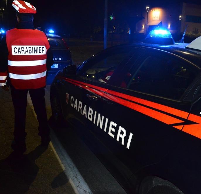 Modena, accoltellato un 22enne in centro 