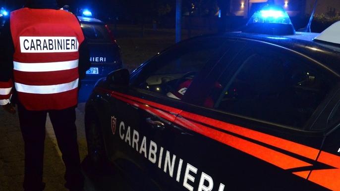 Modena, accoltellato un 22enne in centro 