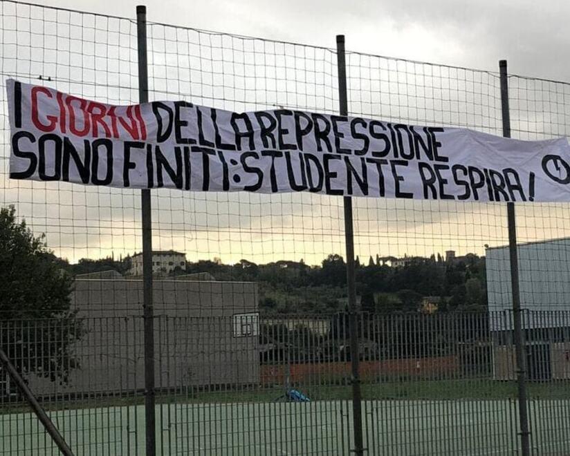 Firenze, irruzione nella scuola contro le mascherine: chi sono i 9 giovani rinviati a giudizio