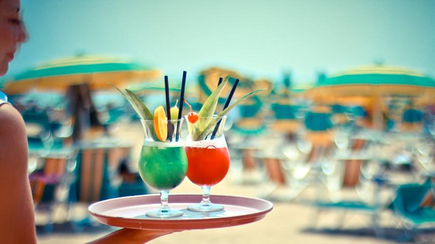 Viareggio, sigilli al bar di un bagno: sequestrati cinquanta chili di prodotti alimentari