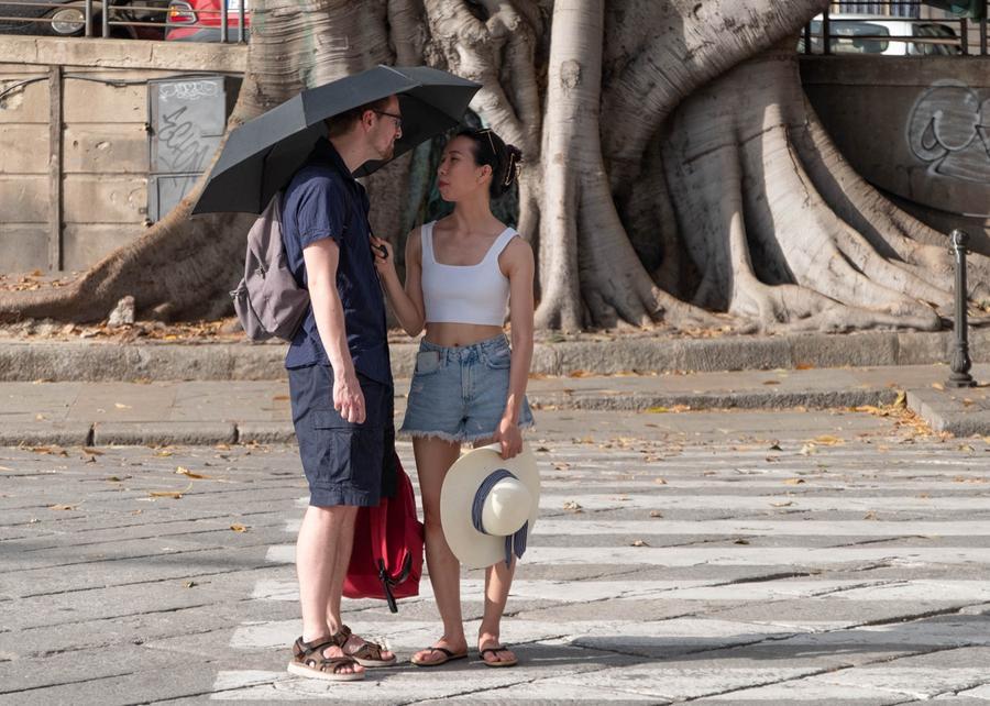 
	Turisti accaldati a Cagliari (foto Mario Rosas)

