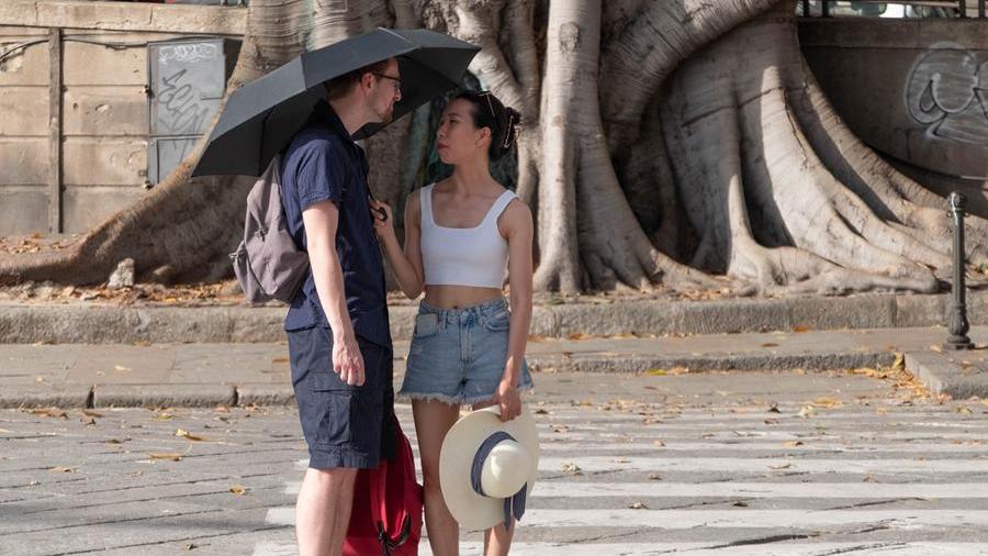 Turisti accaldati a Cagliari (foto Mario Rosas)