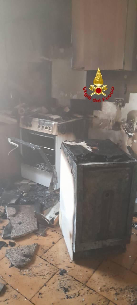 Prende fuoco la cucina, paura per una famiglia di turisti a Orosei