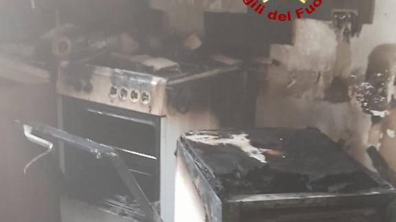 Prende fuoco la cucina, paura per una famiglia di turisti a Orosei