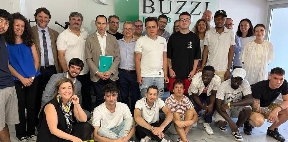 Buzzi e Manpower formano tecnici per la nobilitazione del tessuto