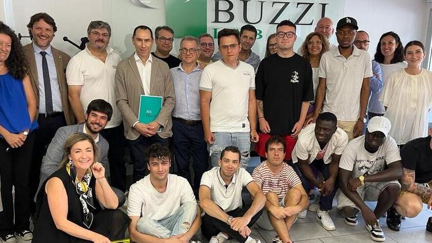 Buzzi e Manpower formano tecnici per la nobilitazione del tessuto