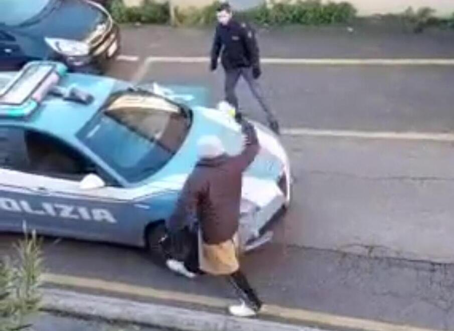 Pistoia, seminò il panico alla Conad: condannato a 3 anni di carcere