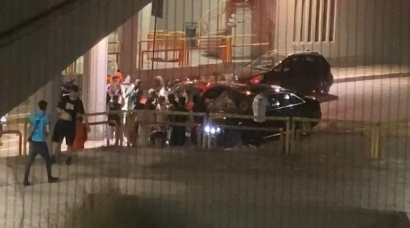 Machete, “storditori” e passamontagna. Grosseto, caos in strada per il set di un video per una canzone rap