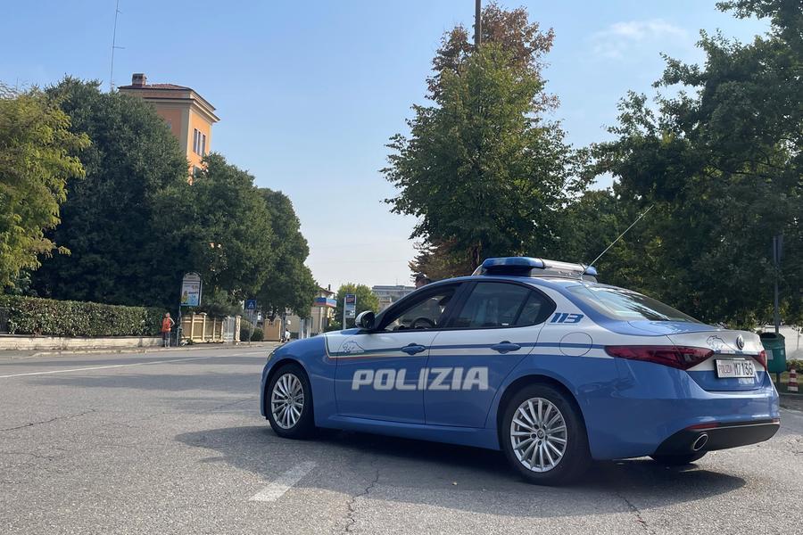 «Lancio di bottiglie e sangue ovunque». Nuova maxi rissa alla stazione delle corriere di Modena