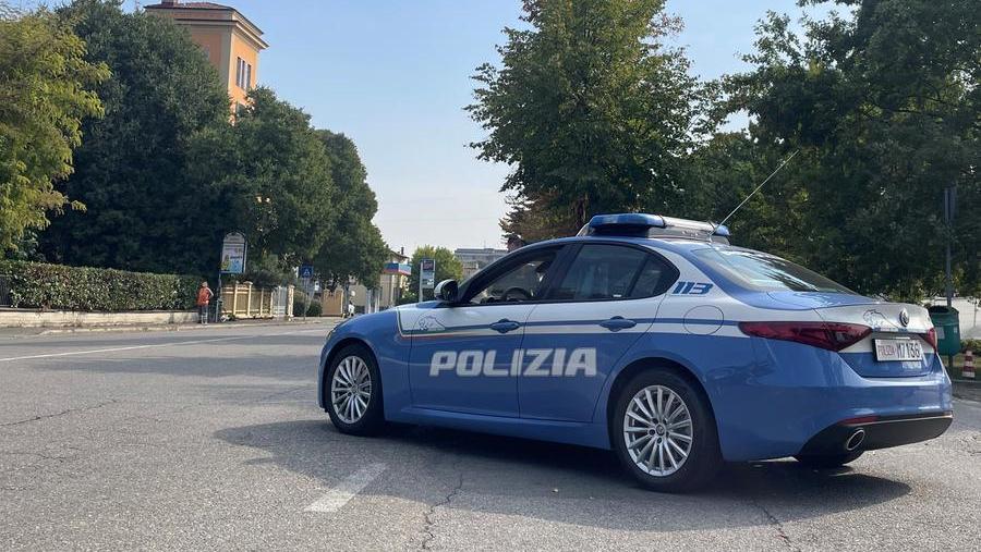 «Lancio di bottiglie e sangue ovunque». Nuova maxi rissa alla stazione delle corriere di Modena