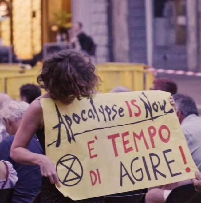 Reggio Emilia, blitz degli ambientalisti al “Cinema sotto le stelle”