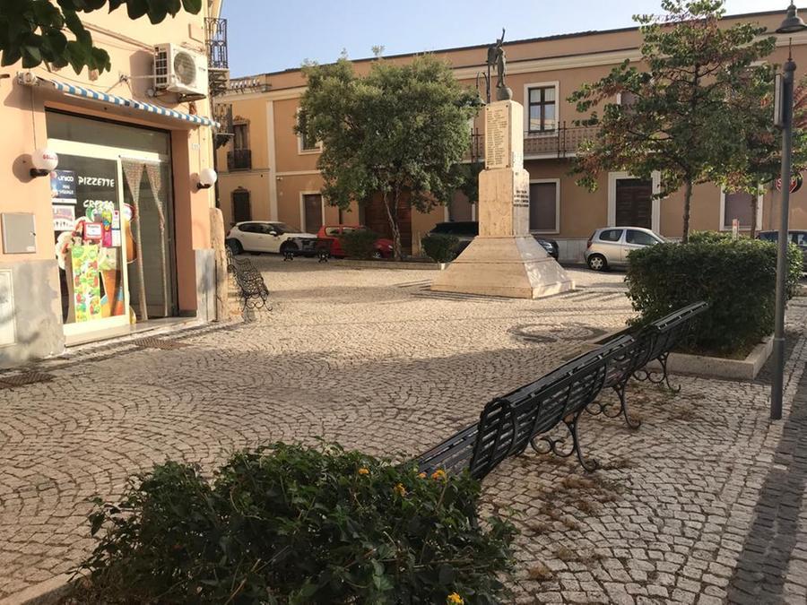 
	La piazza dove &egrave; morto il piccolo <em>(foto Mario Rosas)</em>

