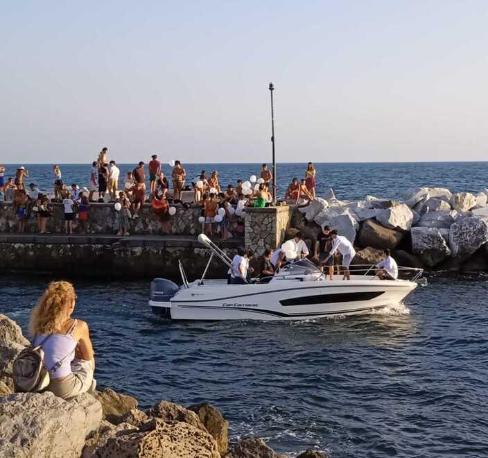 Livorno, disperse nel mare di Antignano le ceneri di Lorenzo Filippi – Video