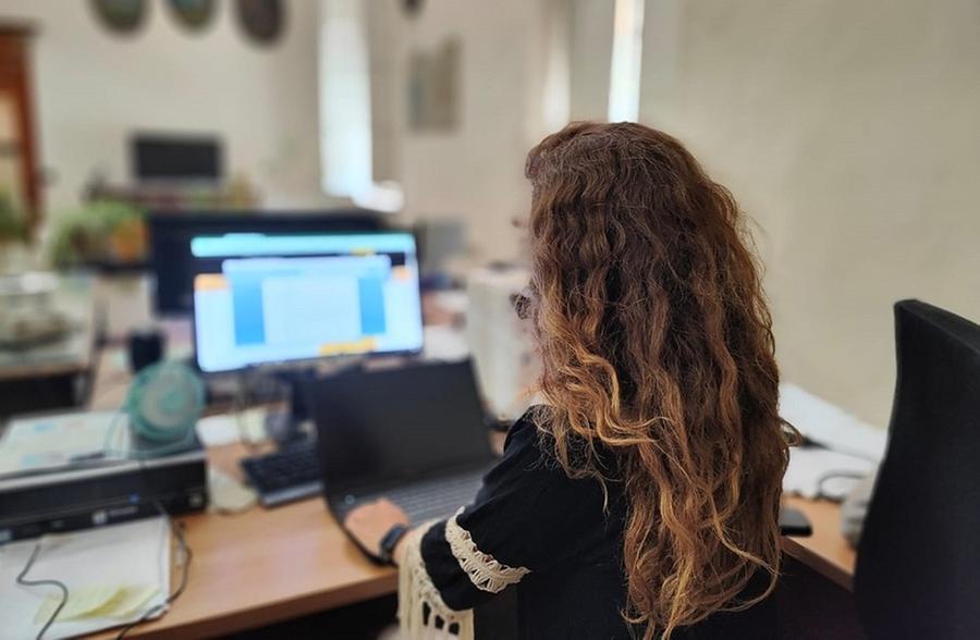 Ferrara: rete ko, atti redatti a mano.  Carte d’identità? Si “emigra”