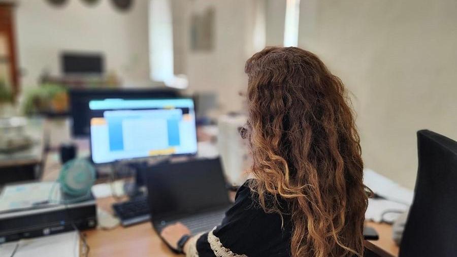 Ferrara: rete ko, atti redatti a mano.  Carte d’identità? Si “emigra”