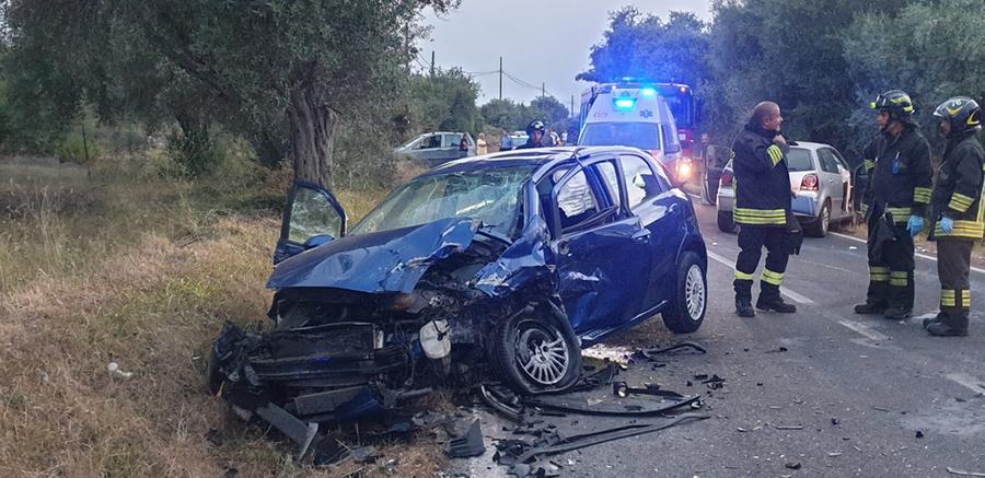 Terribile scontro frontale fra due auto sulla provinciale 25 per Sorso ...