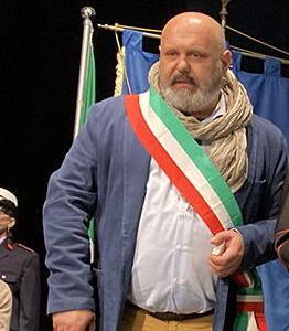 Cecina, la destra chiede le dimissioni del sindaco fermato con la cocaina: «Sciacalli sono quelli che lo hanno lasciato amministrare in queste condizioni»