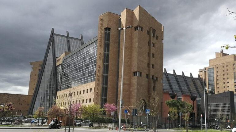 L’esterno del Palazzo di giustizia di Firenze