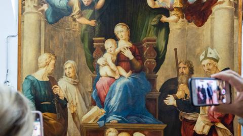 Nella foto di Nucci l’opera di Raffaello in Cattedrale a Pescia