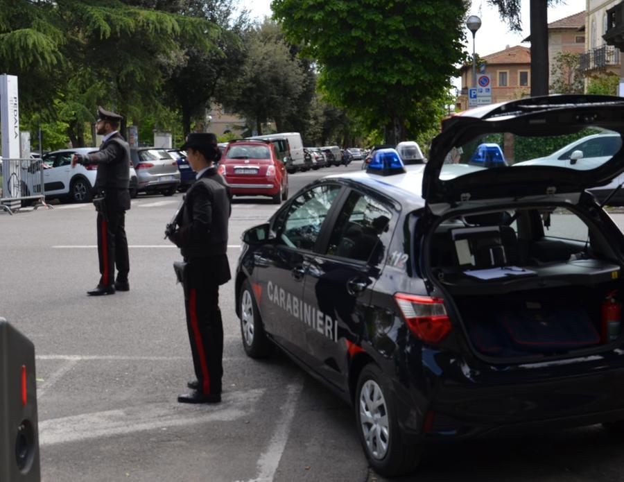 San Vito, turista preleva 250 euro al bancomat: un cameriere glieli strappa di mano e scappa