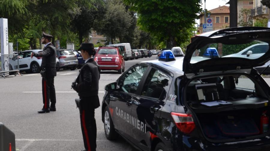 San Vito, turista preleva 250 euro al bancomat: un cameriere glieli strappa di mano e scappa