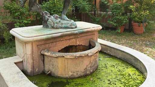 Modena, in San Giacomo si procede: ma l’acqua della fontana è verde 