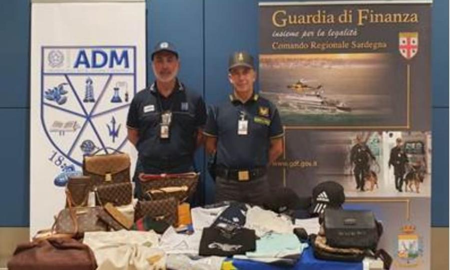 Sbarcano con decine di accessori di grandi marche contraffatti, il sequestro a Elmas
