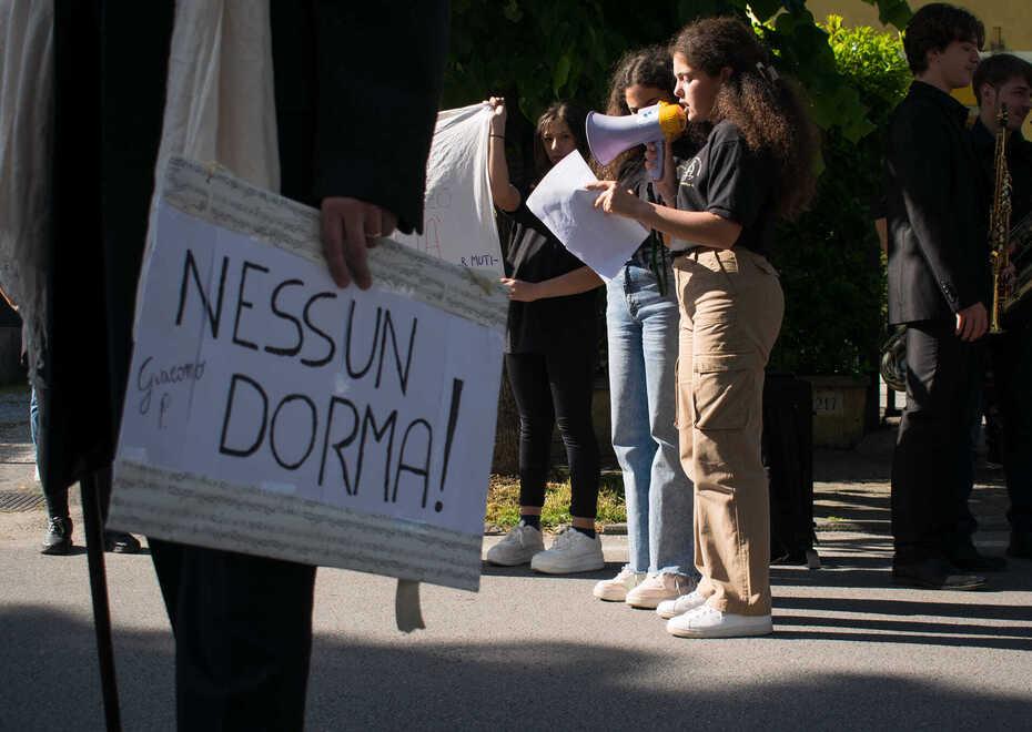 Una protesta per il ripristino delle classi musicali