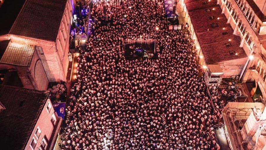 Morandi da applausi, l'eterno ragazzo fa cantare il Listone