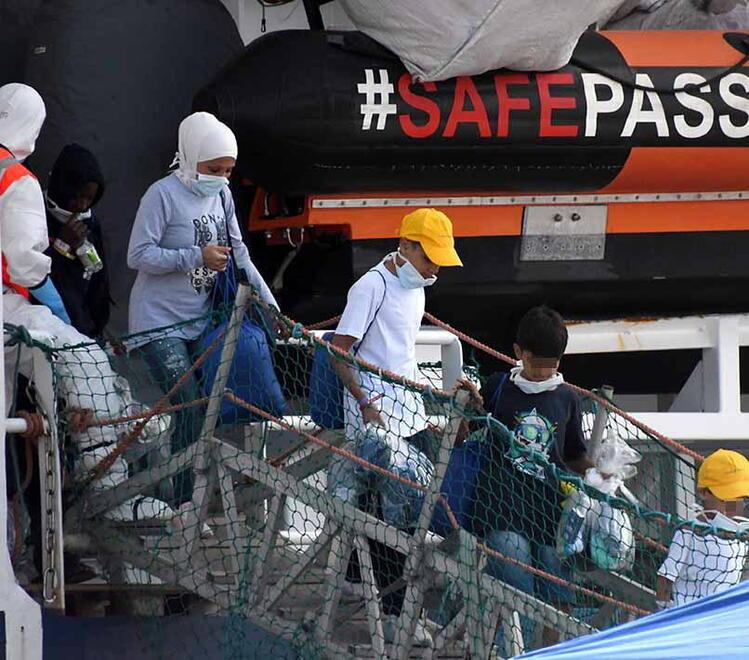 Il calvario dei migranti: una donna abortisce a Carrarafiere, indignazione e polemiche