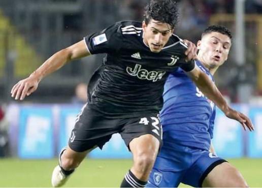 
	Tommaso Barbieri in azione con la maglia della Juventus

