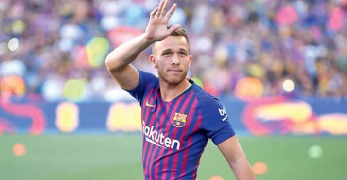 
	Arthur con la maglia del Barcellona

