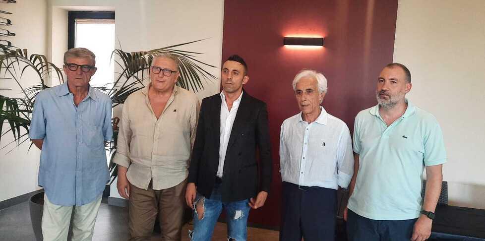 Da sinistra il diesse Salvatori il consigliere Traini il presidente Fossati l’ad Trombetta e Perriello